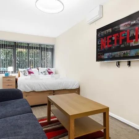 Four Bedroom Houses & Studio Apartments: Corporate and Student Hub Birmingham Exterior photo