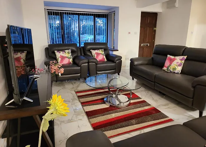 2023 & 2024 Winner Of Travellers Award - Four Bedroom Houses & Studio Apartments - Hs2 Contractors - Nec - Birmingham Airport - Bcu & Aston University - Heartland Hospital - Jaguar - Star City