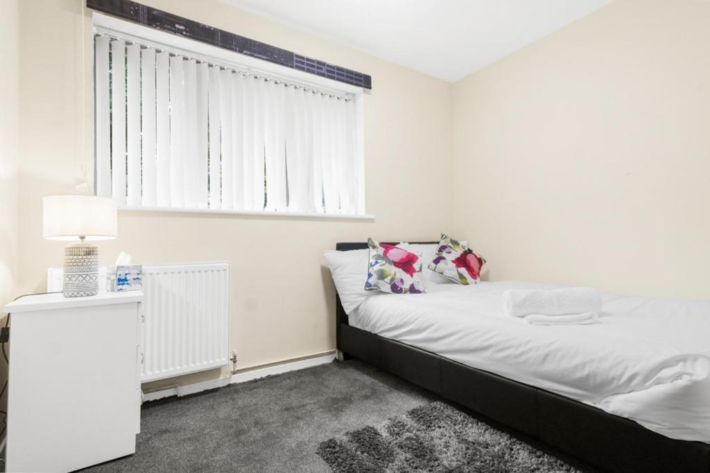 Apartment Four Bedroom & Apartments: Corporate And Student Hub Birmingham