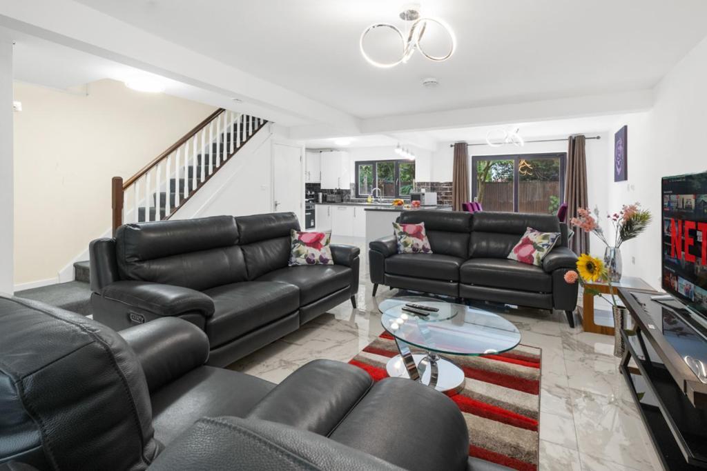 Apartment Four Bedroom & Apartments: Corporate And Student Hub *