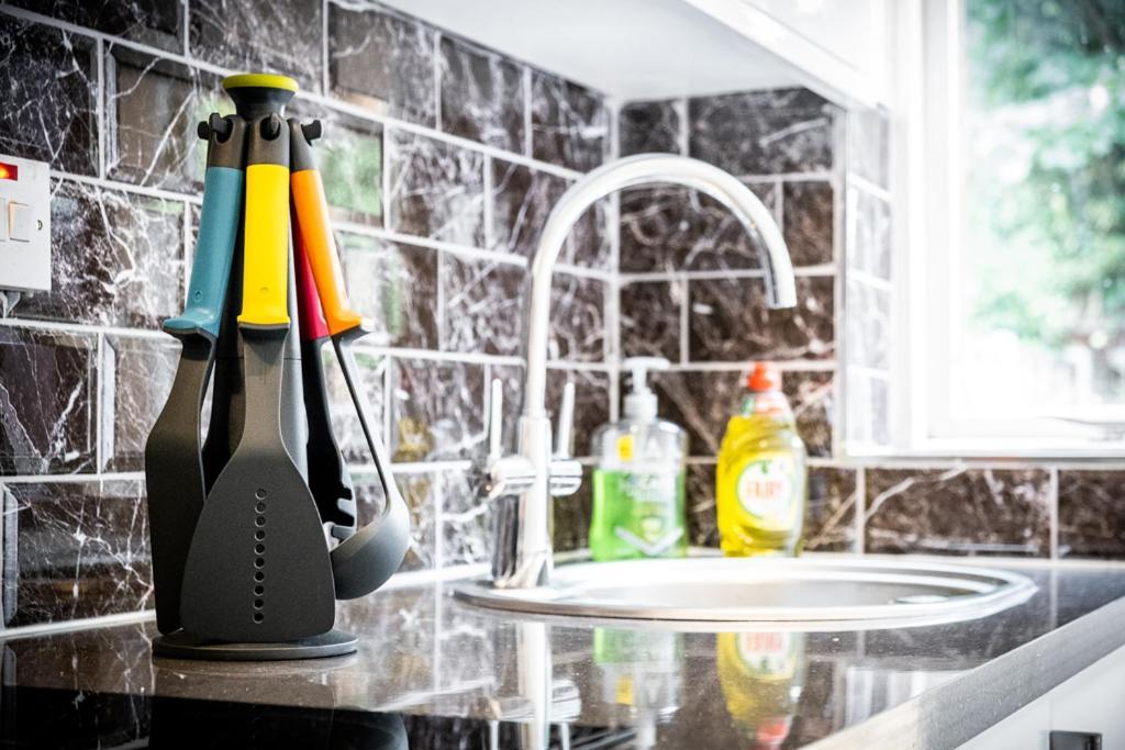Four Bedroom & Apartments: Corporate And Student Hub Apartment Birmingham
