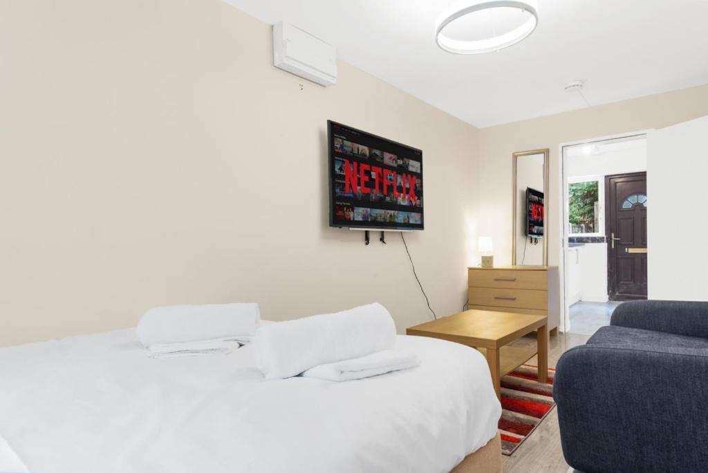 Four Bedroom & Apartments: Corporate And Student Hub Birmingham