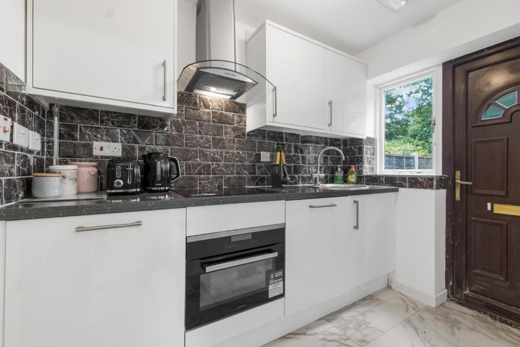 Apartment Four Bedroom & Apartments: Corporate And Student Hub Birmingham