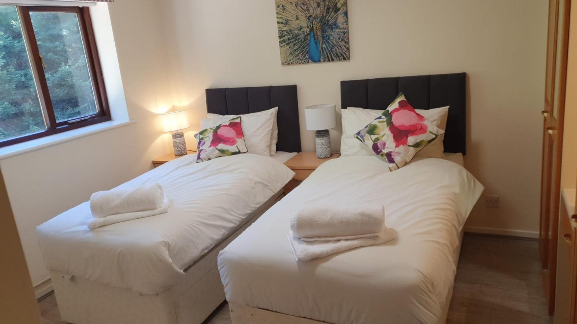 Four Bedroom & Apartments: Corporate And Student Hub Apartment