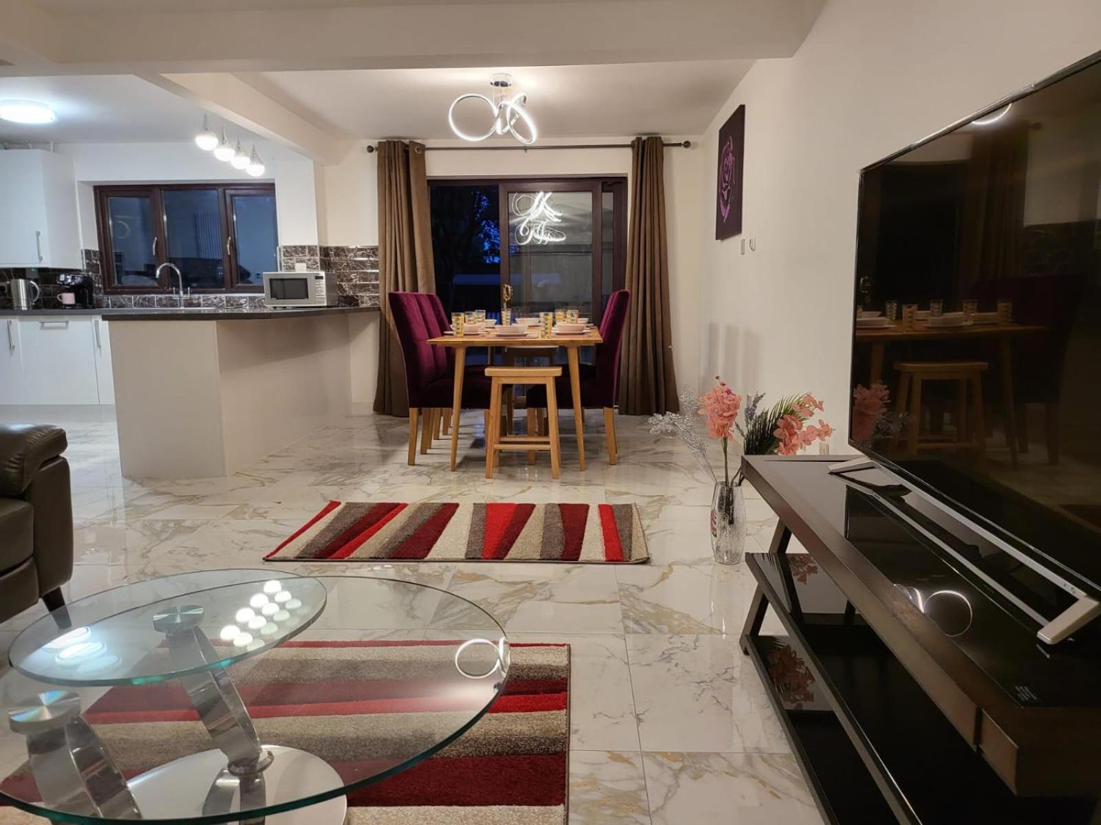 Apartment Four Bedroom & Apartments: Corporate And Student Hub *