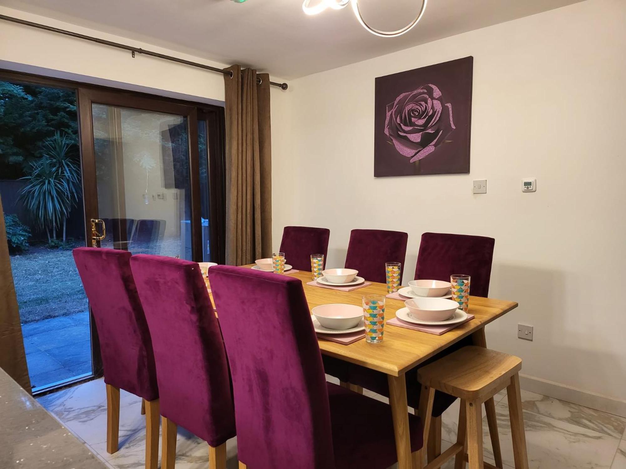 Apartment Four Bedroom & Apartments: Corporate And Student Hub *